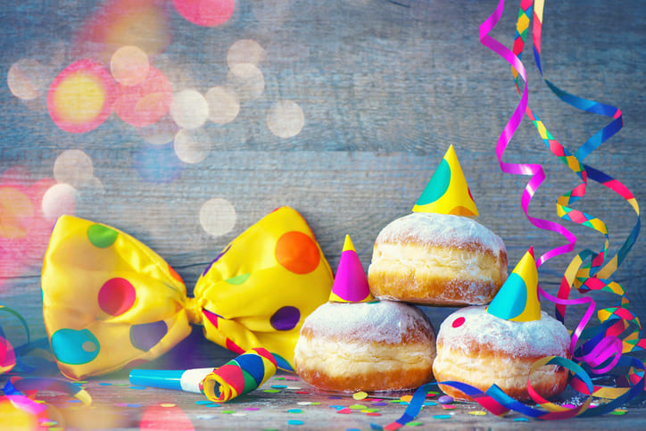 Krapfen und Luftschlangen bei Fastnacht in Kaiserslautern